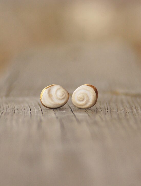 Ceramic Seaside Shell stud Earrings in Gold